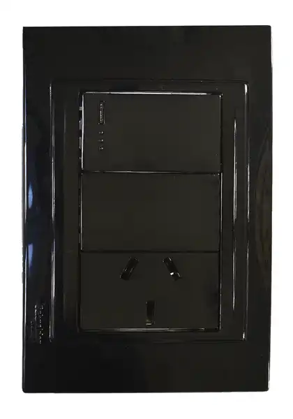 BASE LLAVE ARMADA 1 PUNTO Y 1 TOMA NEGRO TAPA NEGRO