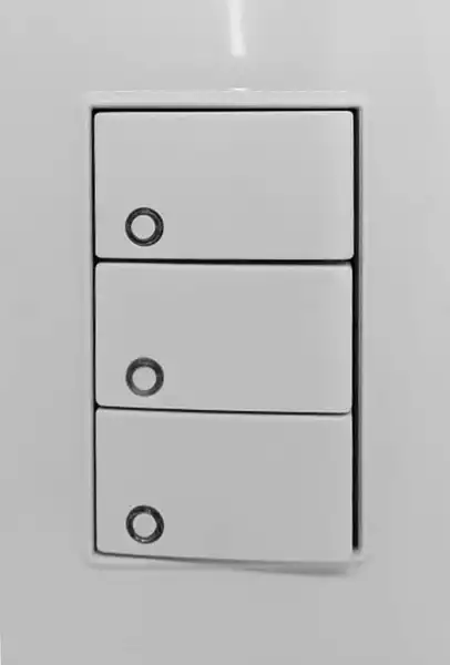 QUADRA  LLAVE ARMADA 3 PUNTOS BLANCO TAPA BLANCA