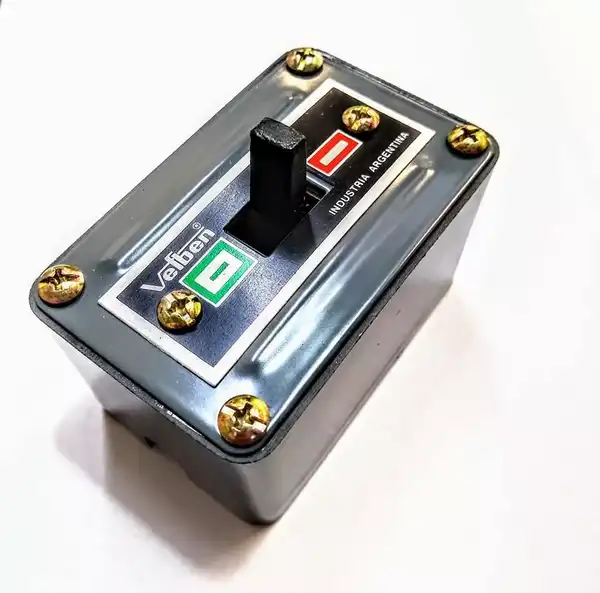 INTERRUPTOR 3 X 10A   0-1 EXTERIOR