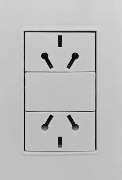 QUADRA  LLAVE ARMADA 2 TOMA BLANCO  TAPA BLANCA